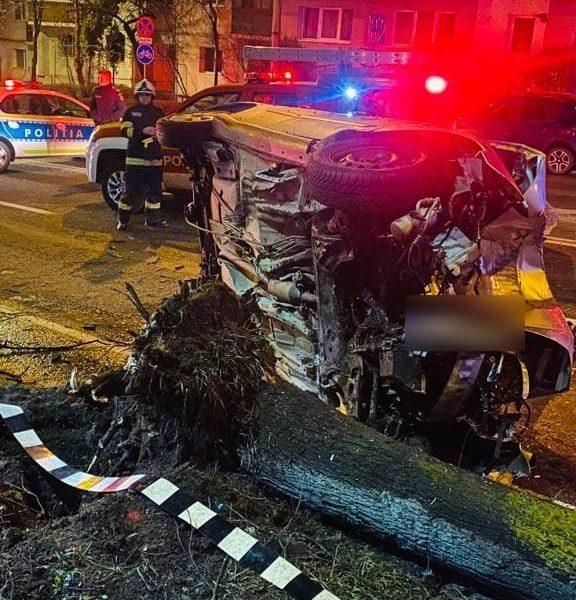 ACCIDENT grav în Cluj Napoca A smuls un copac din rădăcini Victimă