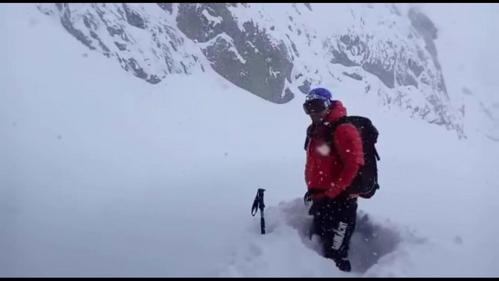 Risc mare de avalanșe în Munții Făgăraș. Salvamontiștii recomandă turiștilor să evite drumețiile