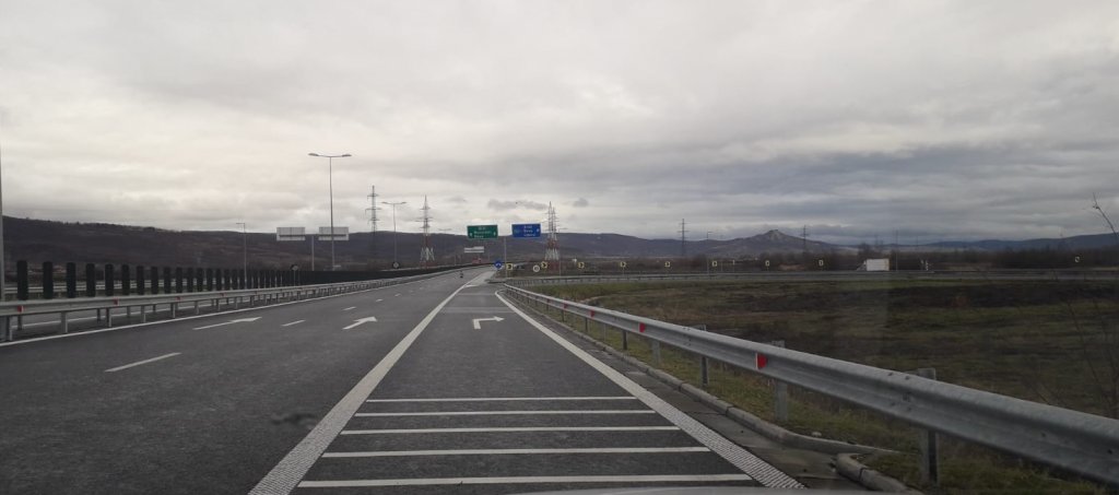 S-a mai deschis un lot de autostradă!  API, despre restricția de viteză: „Demnă de o piesă de teatru absurd”