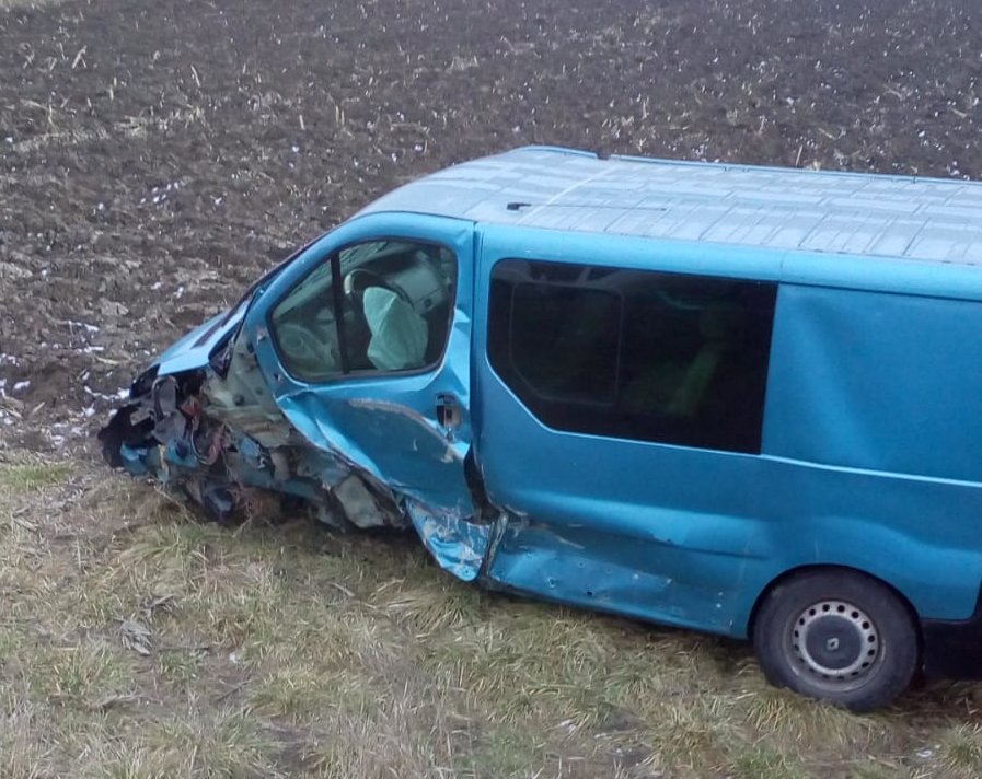 Accident violent pe drumul Cluj - Gherla. Unul dintre șoferi a ajuns la spital