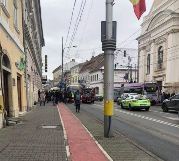 Accident în centrul Clujului. O femeie a fost lovită de un autobuz