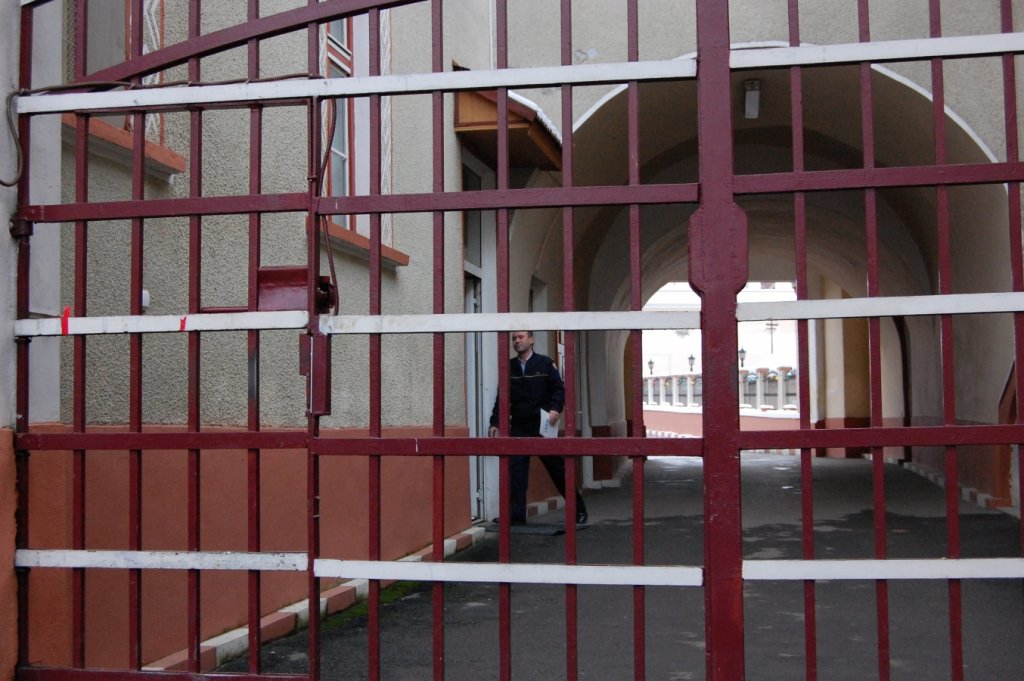 Angajații închisorii din Gherla, cercetați în cazul tentativei de evadare a lui Miki Lupu