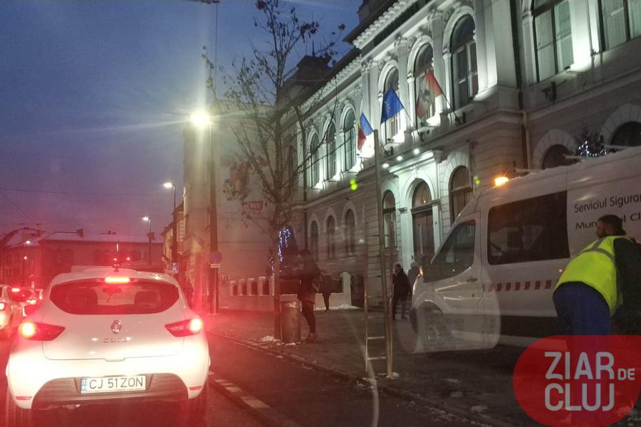 După sesizarea Ziar de Cluj, Primăria a dat jos semnele de pe Barițiu