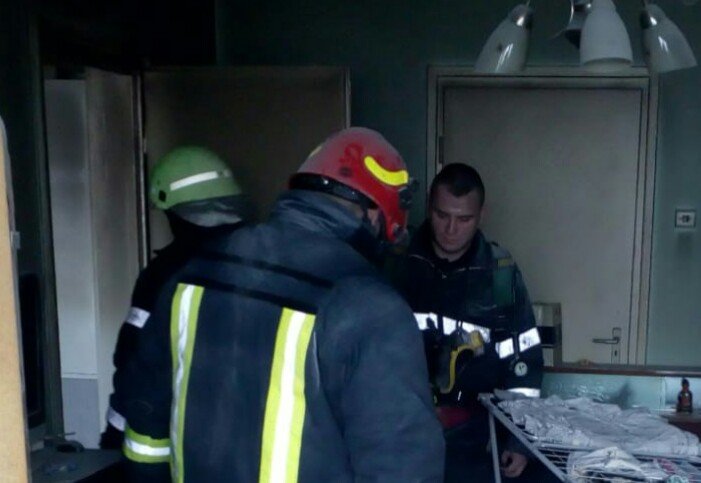 Incendiu în Gheorgheni, la etajul 8! A adormit cu ţigara în mână