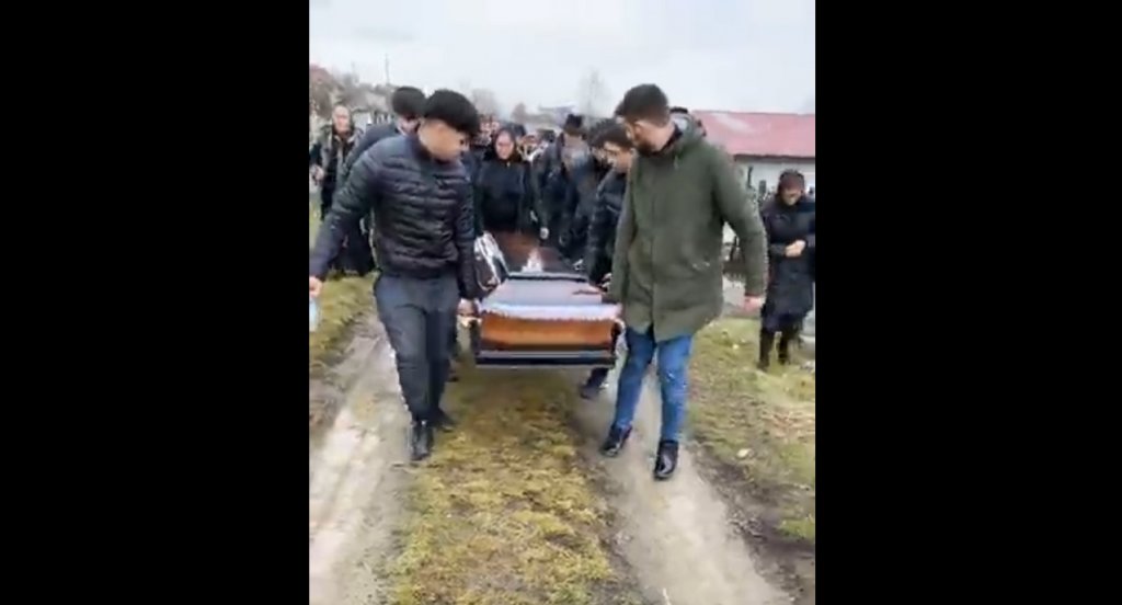 Lacrimi și durere! Tânărul de 22 de ani care a murit în accidentul de pe Horea a fost înmormântat