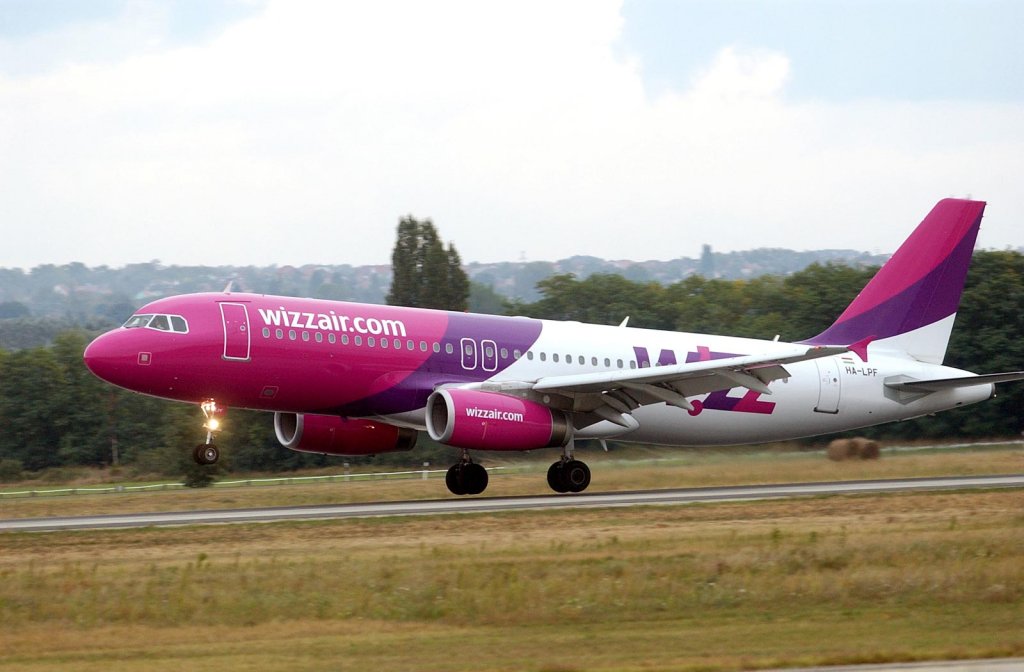 Wizz Air reduce cursele aeriene Cluj - Italia. Ce se întâmplă cu cei care au bilete cumpărate