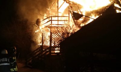 Incendiu în toiul nopții la Cluj. O casă s-a făcut scrum