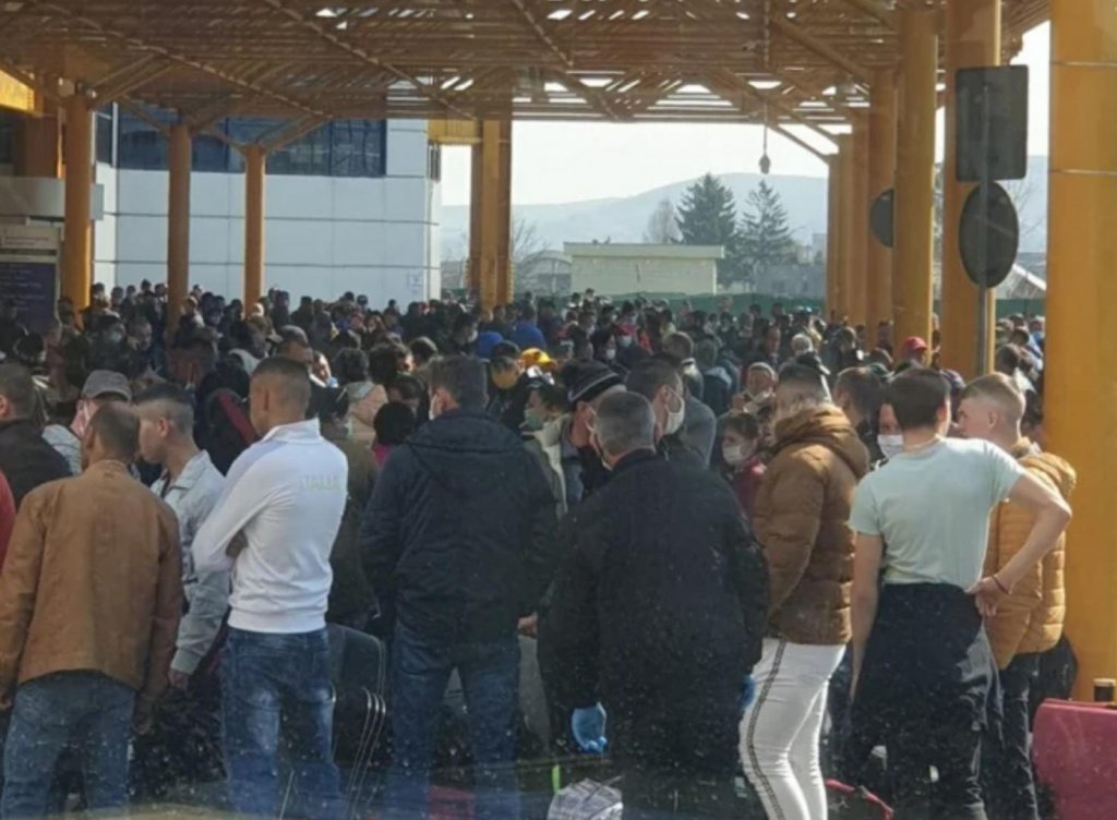 13 avioane cu români au plecat joi de la Cluj-Napoca spre Germania