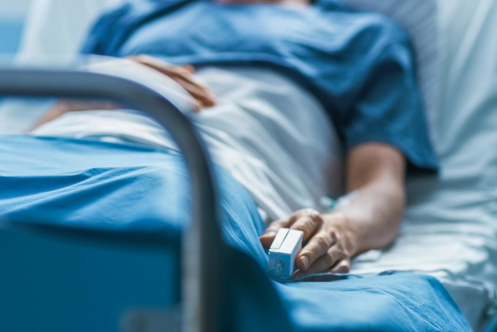 Mărturiile unei paciente vindecate de COVID: “Simptomele mi-au apărut după ce am fost internată”