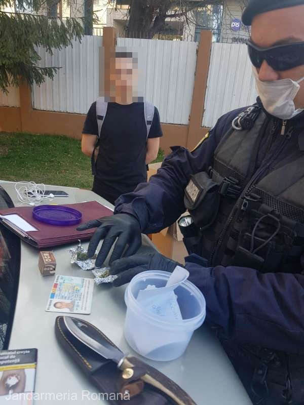 Tânăr prins în timp ce ducea substanțe interzise într-un centru de carantină din Cluj