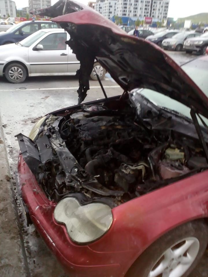 Incendiu auto în parcarea Vivo