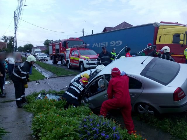 Un șofer a intrat într-un cap de pod la Cluj