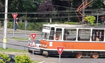 Accident Cluj. Mașină lovită de tramvai în Mănăștur