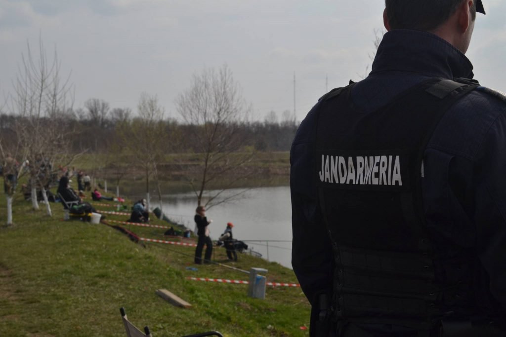 Clujean căutat de poliţie, despistat la pescuit în Gheorgheni