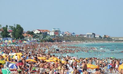 Litoral în pandemie: Plajele patriei gem de turişti, mai mulţi față de anii trecuți