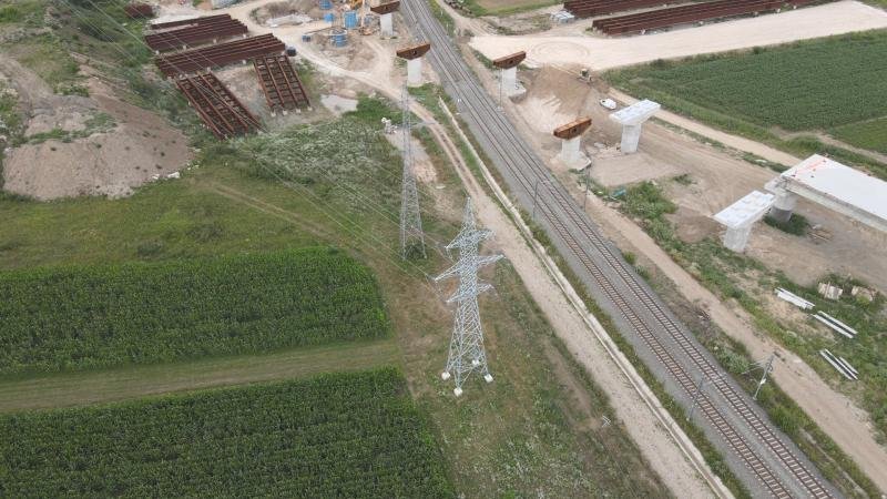 Stâlpii care blocau Autostrada Sebeș - Turda au fost mutați