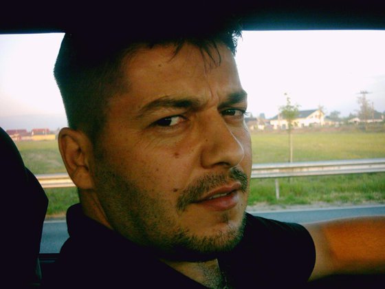 Tatăl din Cluj suspectat că și-a înjunghiat copilul în mașină, reținut pentru 24 de ore