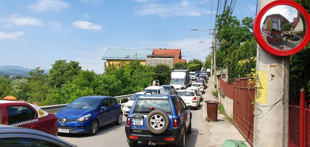 Trafic infernal pe Cluj - Florești. Varianta prin Grigorescu, sufocată de mașini