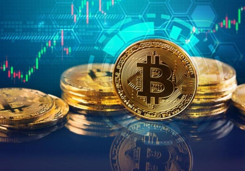 Un programator român creat o schemă de fraudare prin care a obţinut 722 milioane de dolari din investiţii în bitcoin