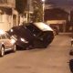 Accident sau cascadorie pe o stradă din Cluj-Napoca? Șoferul unui Audi a "parcat" peste o altă mașină