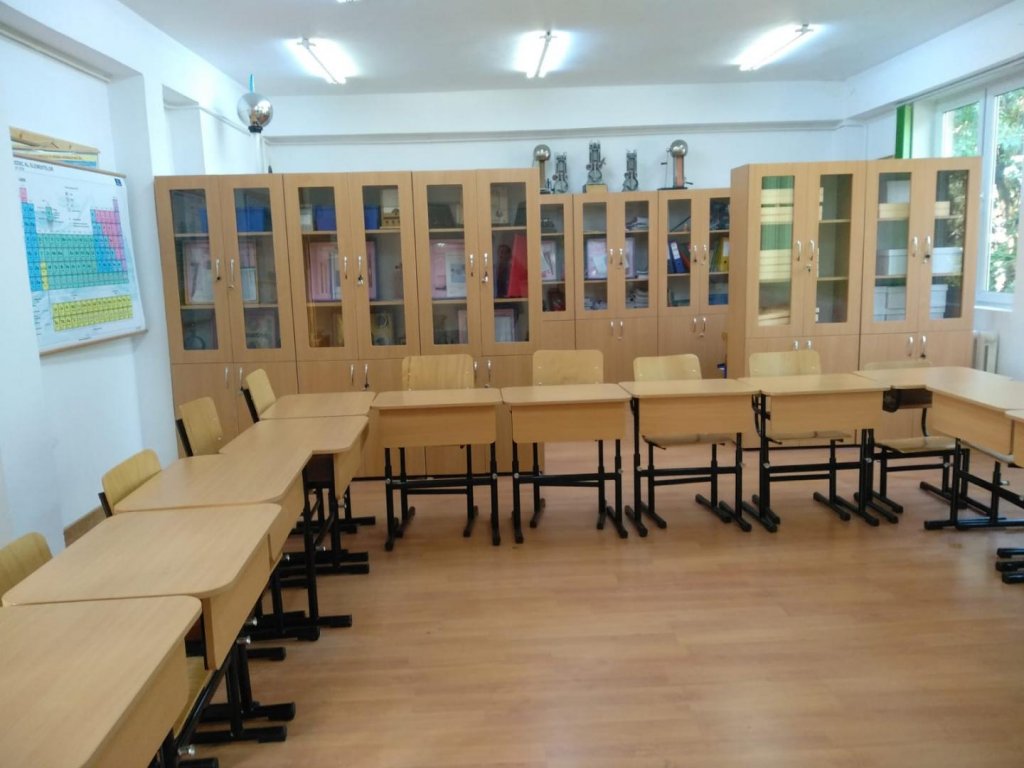 Un liceu din Cluj-Napoca se închide, alte școli trec în sistem hibrid