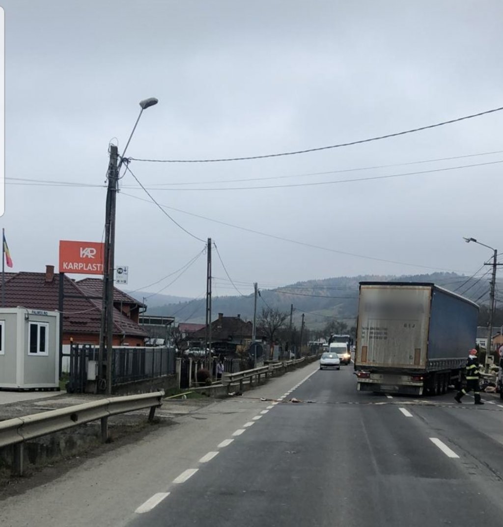Accident grav la Cluj. O femeie a fost lovită de un TIR