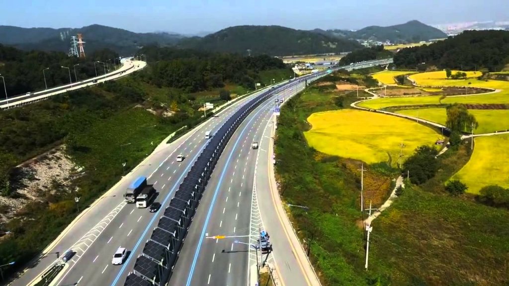 Coreenii au construit autostrada solară pentru bicicliști. Îi protejează de mașini sau ploaie