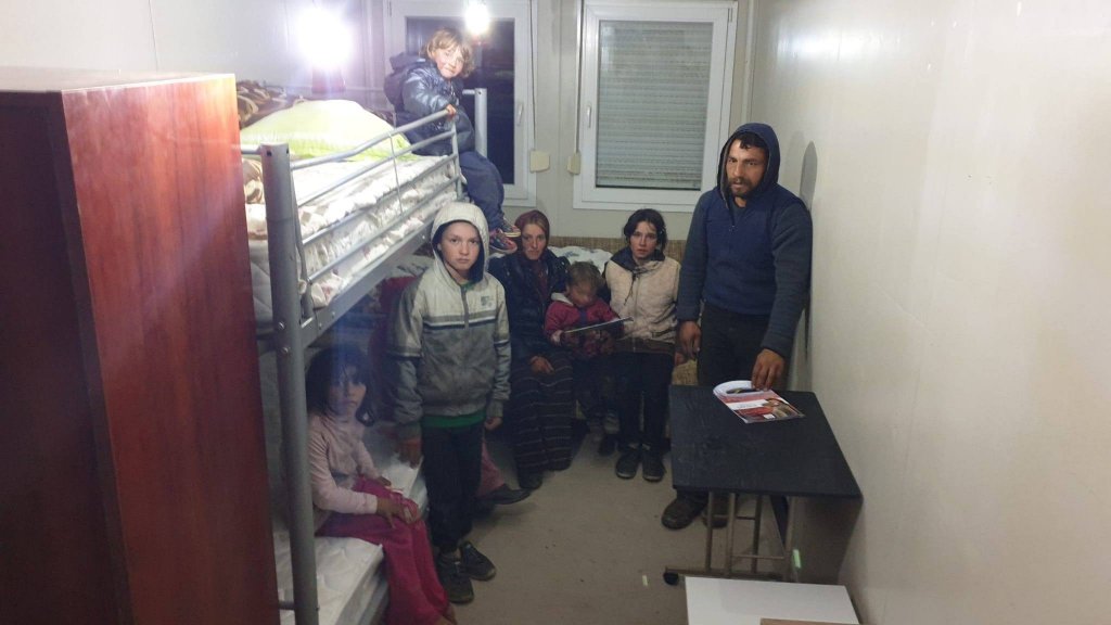 O familie nevoiașă din Cluj a primit o casă nouă. 6 copii au acum un acoperiș deasupra capului