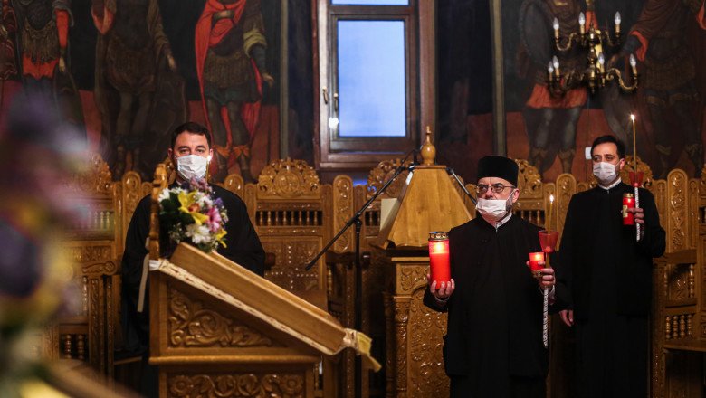 Preoți din Cluj, sancționați pentru că aveau enoriaşi la slujbă