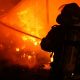 Incendiu în toiul nopții la o casă din Cluj. Un bărbat a ajuns la spital
