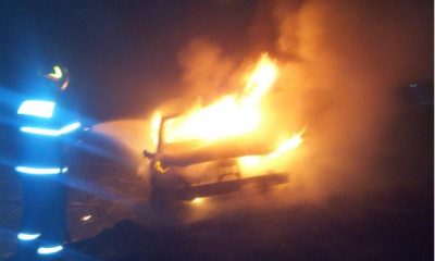 Accident la Cluj. O mașină a luat foc imediat după impact