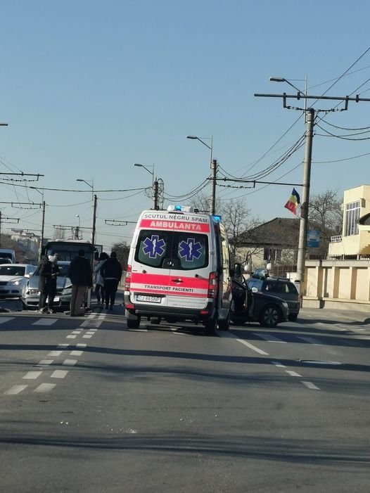 Accident pe o stradă din Cluj. Trei răniți, printre care și un copil