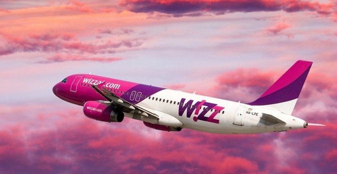Avion Wizz Air cu zeci de români la bord, lovit de fulger