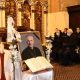 Sute de credincioși s-au rugat astăzi, cu lacrimi în ochi,  la catafalcul episcopului Florentin Crihălmeanu