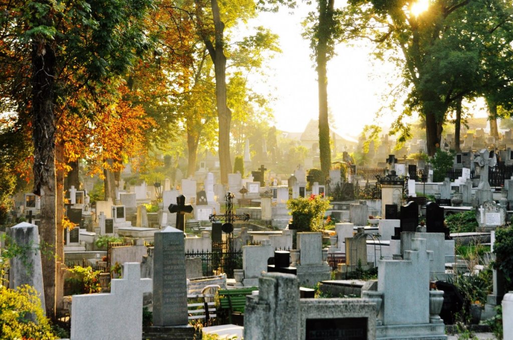 Un clujean, în loc să îşi poată înmormânta soţia, e îngropat cu drumuri şi hârtii de Administraţia Cimitirelor
