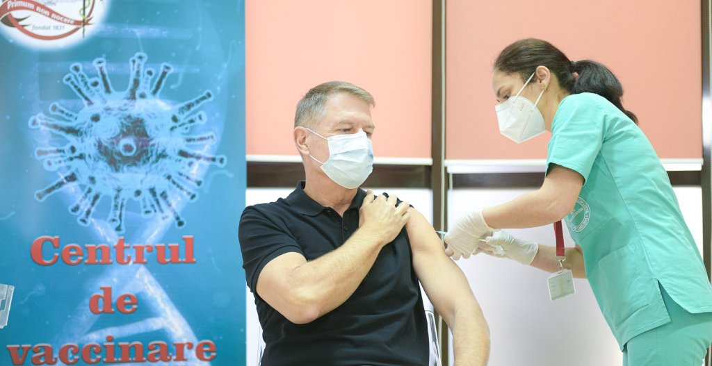 Klaus Iohannis a primit a doua doză de vaccin anti-COVID