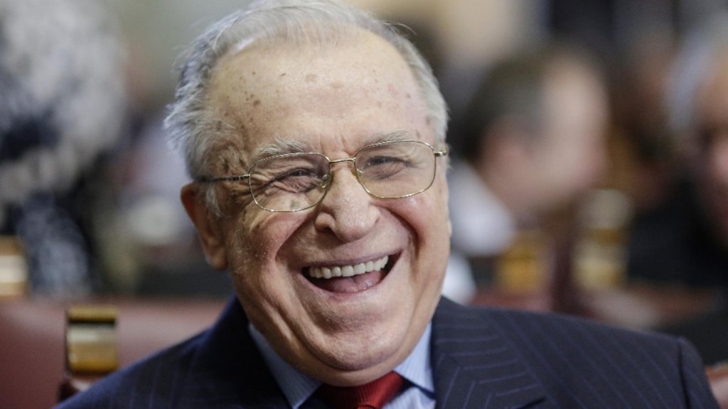 Ion Iliescu, unul dintre cei mai controversați politicieni ai României,  a împlinit astăzi 91 de ani. Cum sărbătorește