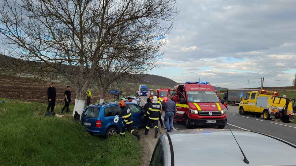 Accident cu victime în Suceagu. Coliziunea desprins bucăţi din maşini şi a lăsat în urmă oameni plini de sânge