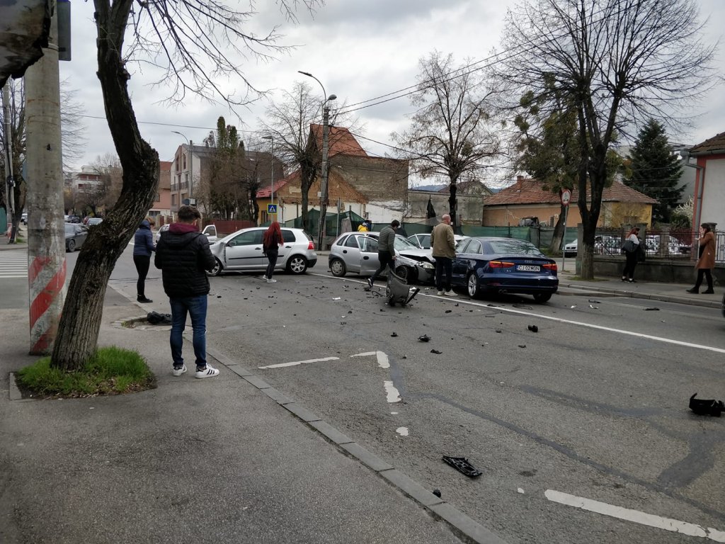 Accident în lanț în Gheorgheni. Trei mașini s-au făcut zob