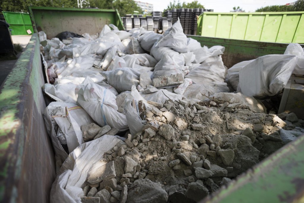 Campanie de colectare a deșeurilor din construcții la Florești. Când se desfășoară și unde vor fi amplasate containerele