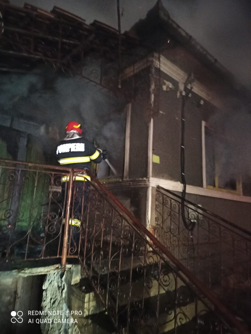 INCENDIU la Cluj: Un bărbat a ajuns cu arsuri la spital după ce casa i-a luat foc de la un reșou electric