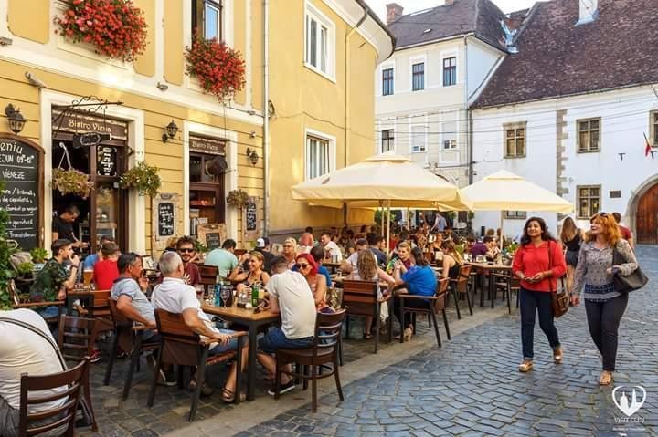 Municipiile Cluj-Napoca, Dej, Gherla, Turda și alte 21 de localitati din Cluj, în scenariul galben. Se deschid restaurantele