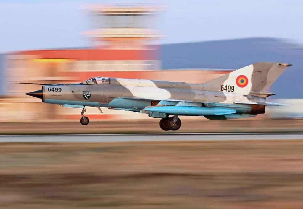Pilotul MiG-ului prăbușit, internat la Terapie Intensivă
