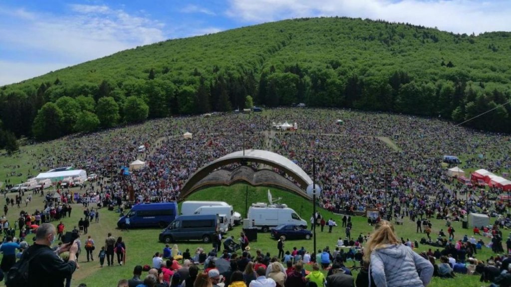 50.000 de pelerini la Șumuleu Ciuc. Organizatori festivaluri Cluj: ''M-am simțit irelevant/ Dublă masură cu care ne tratează autoritătile''