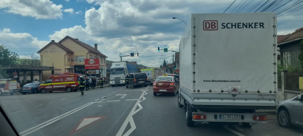 Accidentele se țin lanț la Cluj. Coliziune între două mașini în Baciu