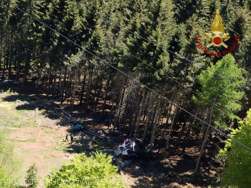 Cel puțin 13 morți în Italia, după ce o cabină de teleferic s-a prăbușit de la înălțime