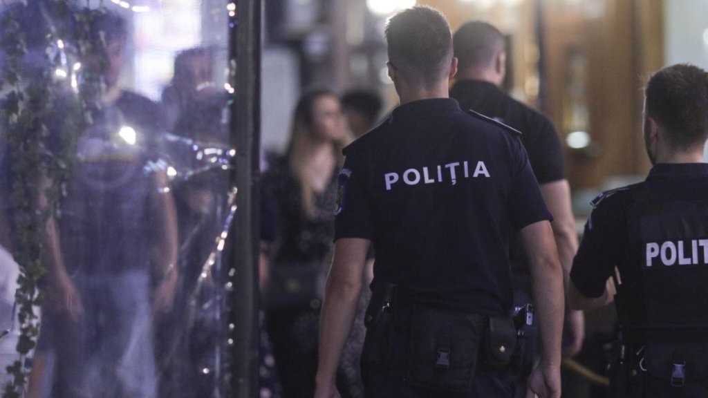 Majorat cu 70 de persoane, curmat de polițiști la un restaurant din Cluj