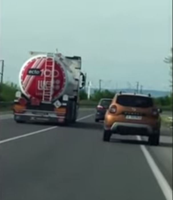 Șofer kamikaze pe un drum din Cluj. Cât pe ce să spulbere cu TIR-ul mașinile de pe contrasens