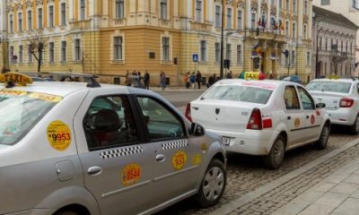 Taximetriștii din Cluj se adună la Primărie. Vor acces pe toate benzile de bus