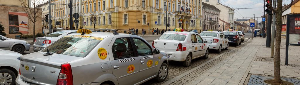Taximetriștii din Cluj se adună la Primărie. Vor acces pe toate benzile de bus